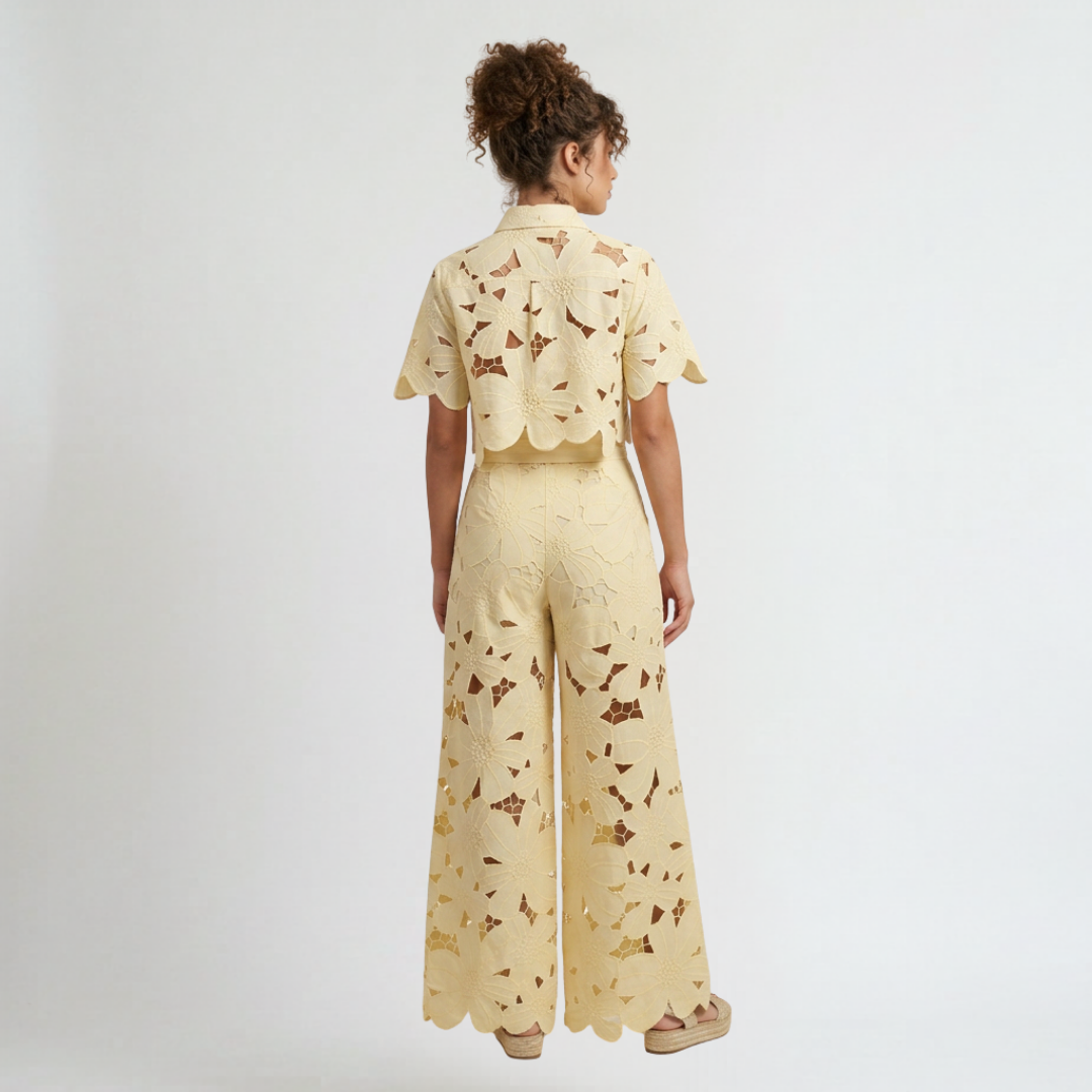 Joséphine – Ensemble coordonné en dentelle florale au style élégant et fluide