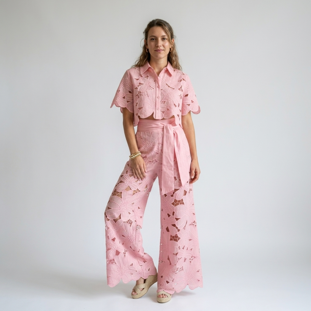 Joséphine – Ensemble coordonné en dentelle florale au style élégant et fluide